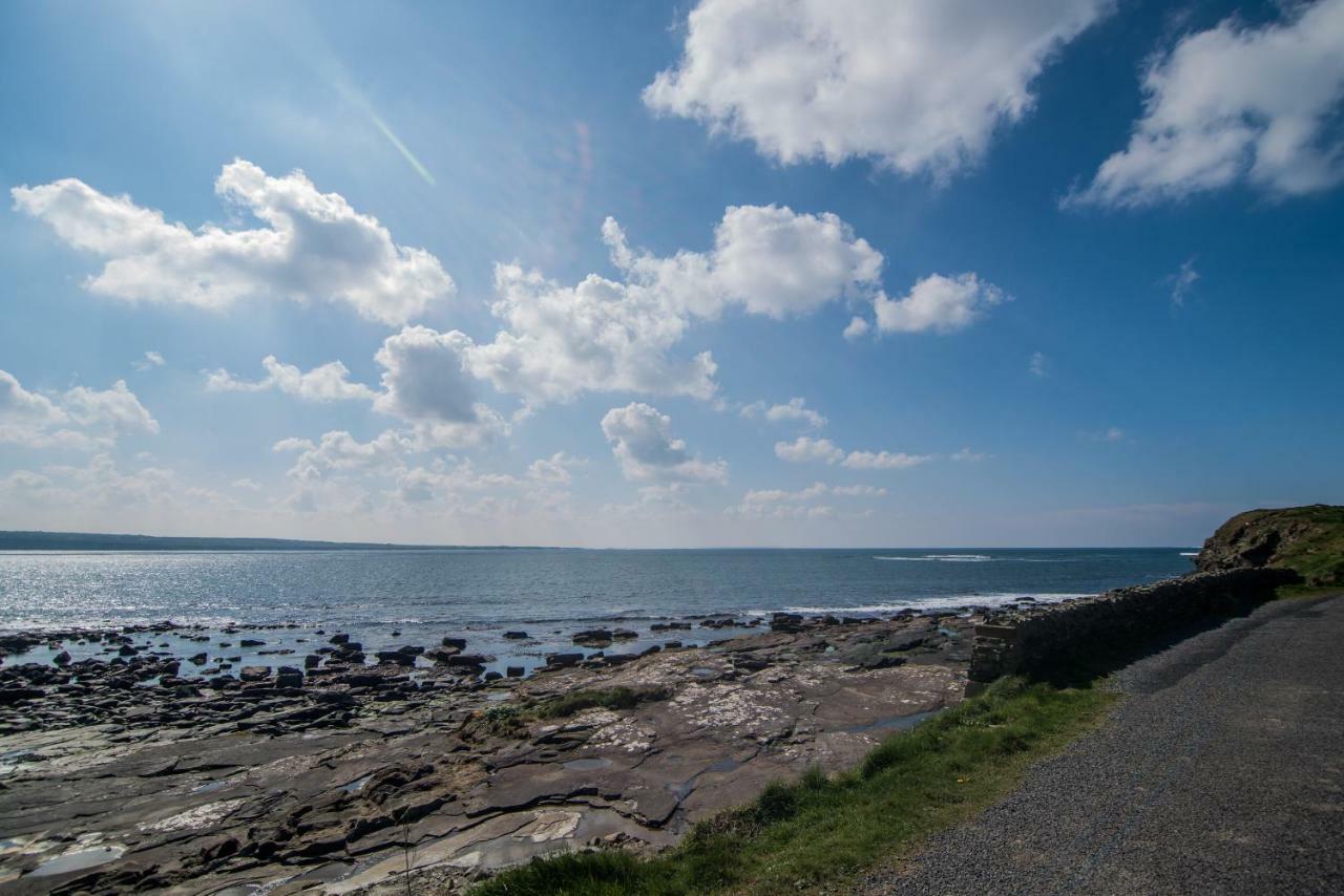 Beside The Sea & Minutes From Cliffs-Clahane Shore Lodge 利斯坎诺 外观 照片